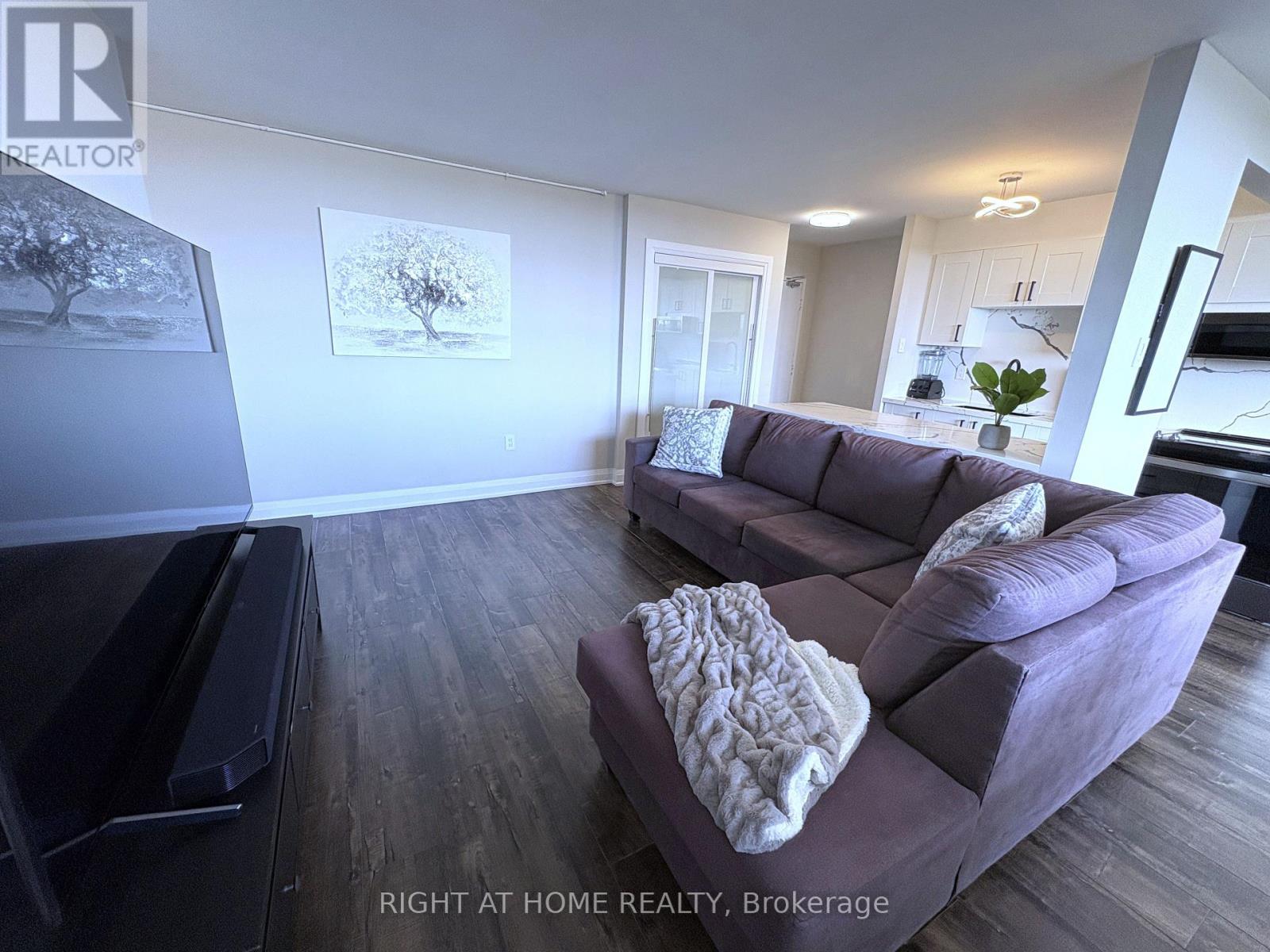 711 - 1950 Kennedy Road Property Photo 10