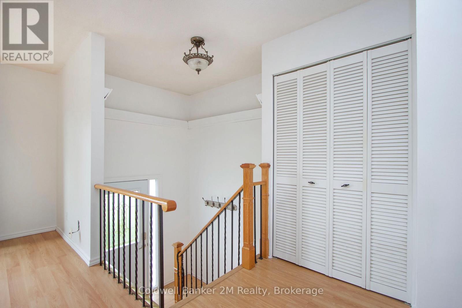673 Attersley Drive Property Photo 2