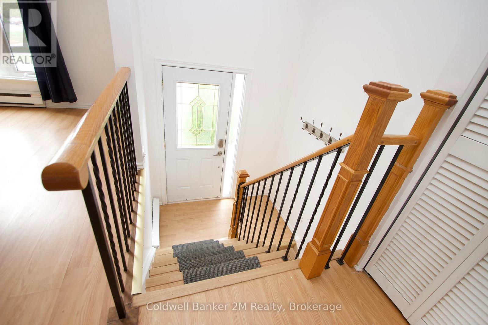 673 Attersley Drive Property Photo 3