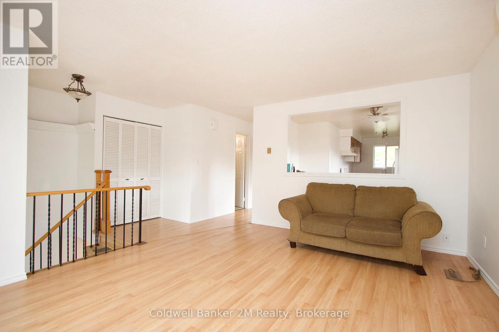 673 Attersley Drive Property Photo 5