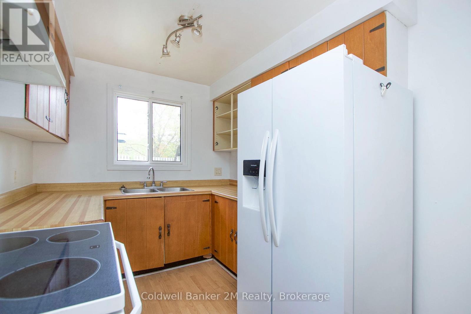 673 Attersley Drive Property Photo 10