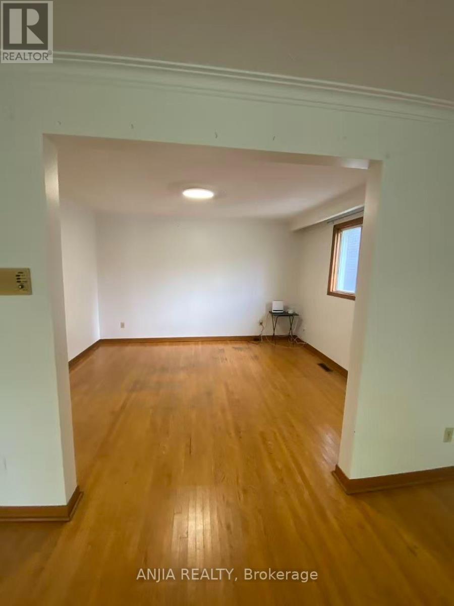 31 Donalda Crescent Property Photo 2