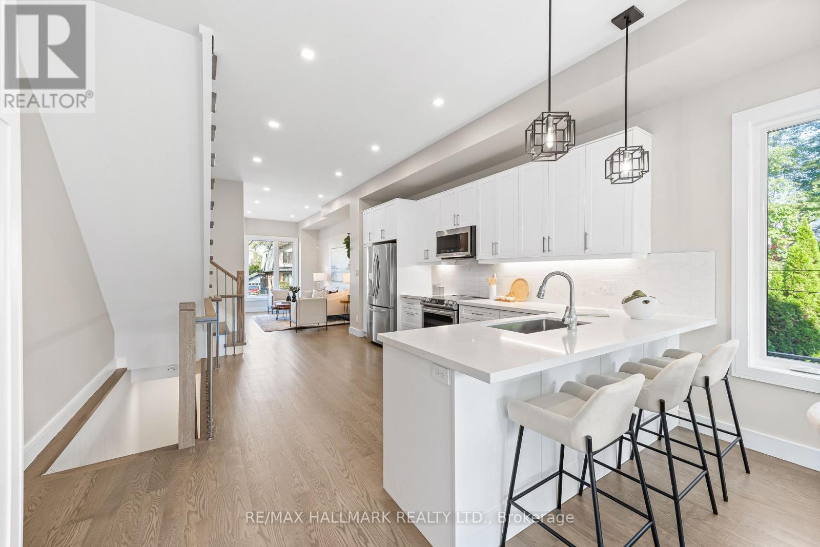 9b Linton Avenue S Property Photo 13