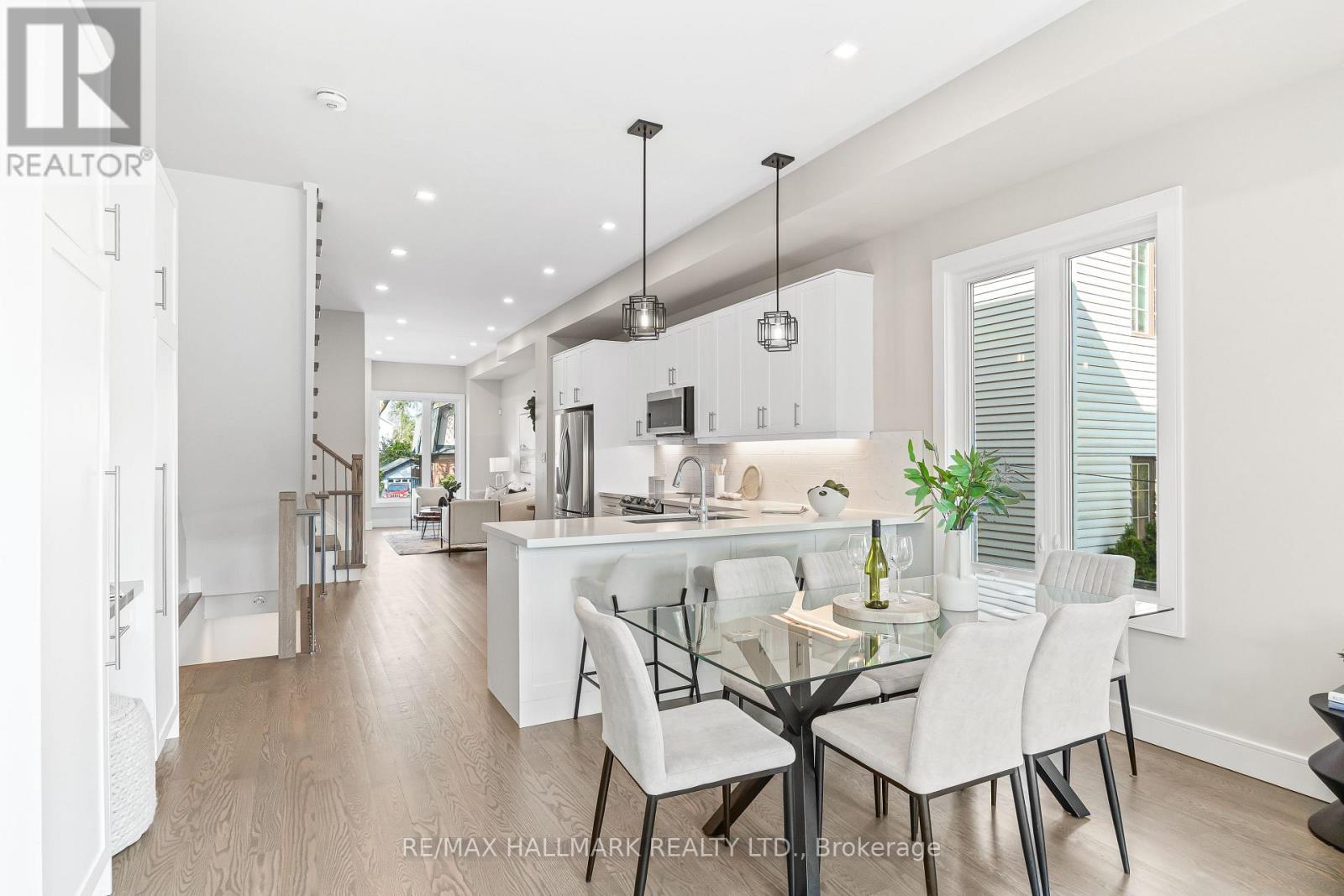 9b Linton Avenue S Property Photo 14