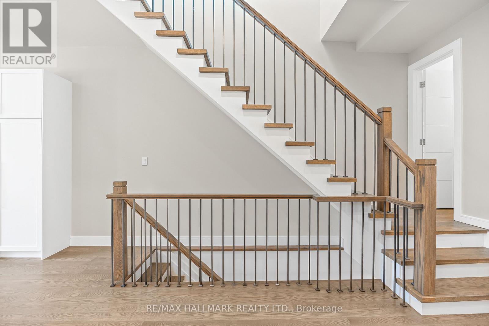9b Linton Avenue S Property Photo 20