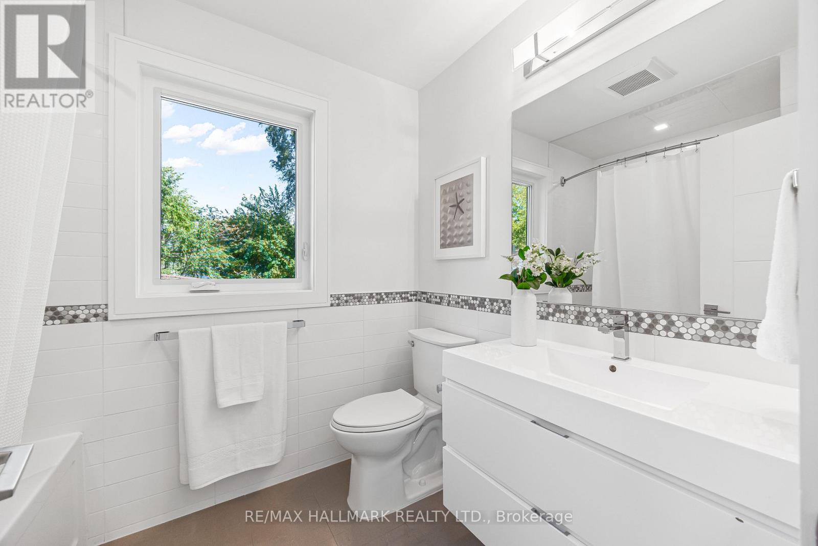 9b Linton Avenue S Property Photo 30