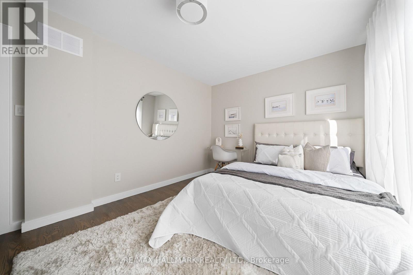 9b Linton Avenue S Property Photo 33