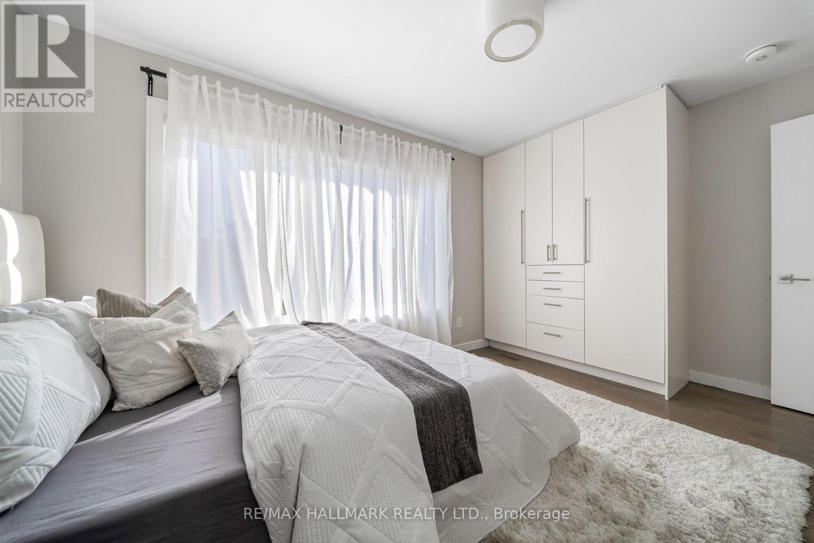 9b Linton Avenue S Property Photo 35