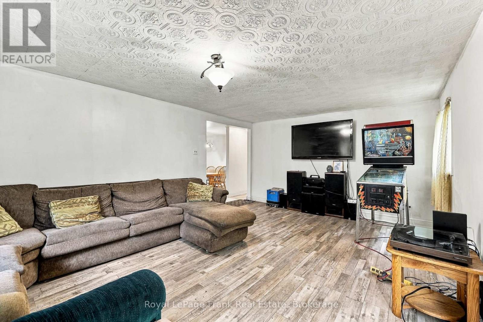 120 Aldred Drive Property Photo 11