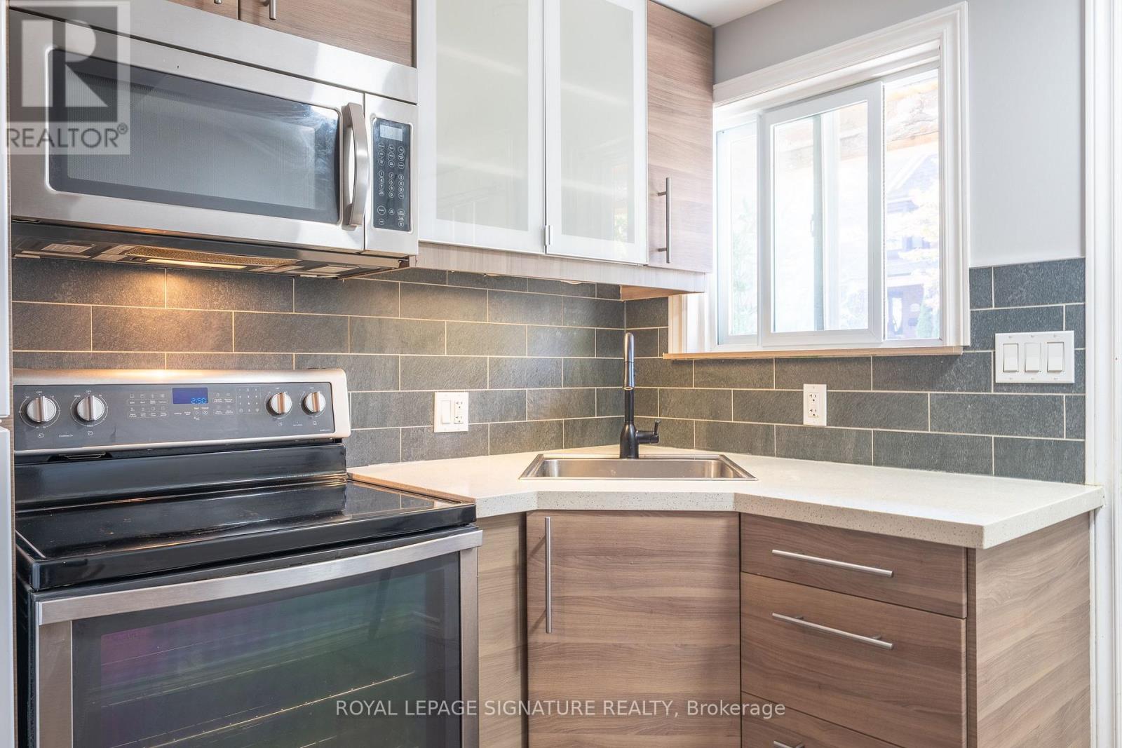 Lower - 695 Woodbine Avenue Property Photo 4