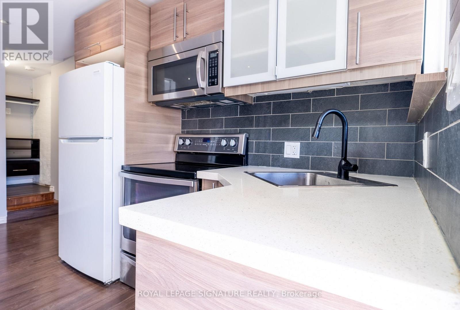 Lower - 695 Woodbine Avenue Property Photo 7