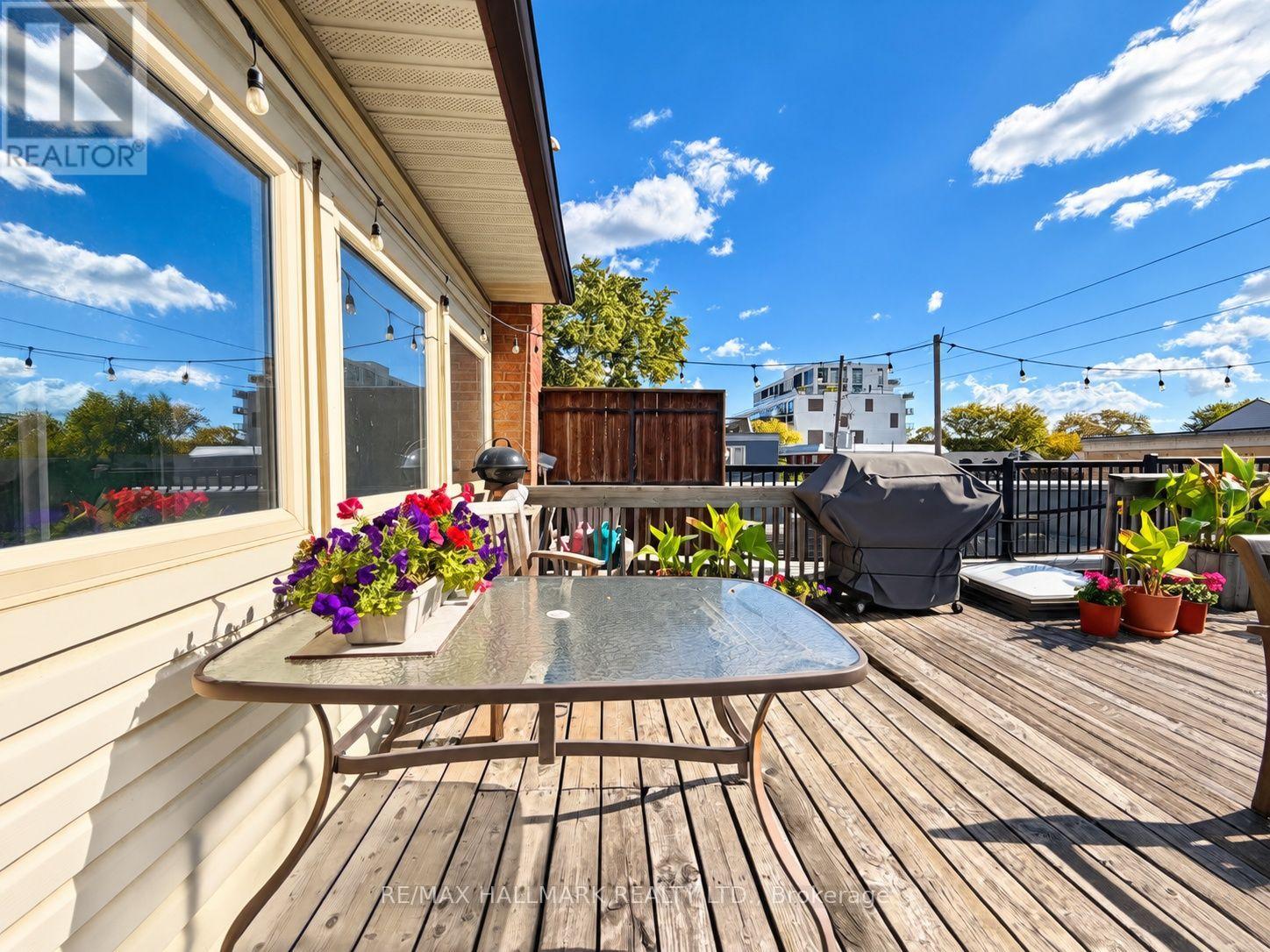 1304 Queen Street E Property Photo 6