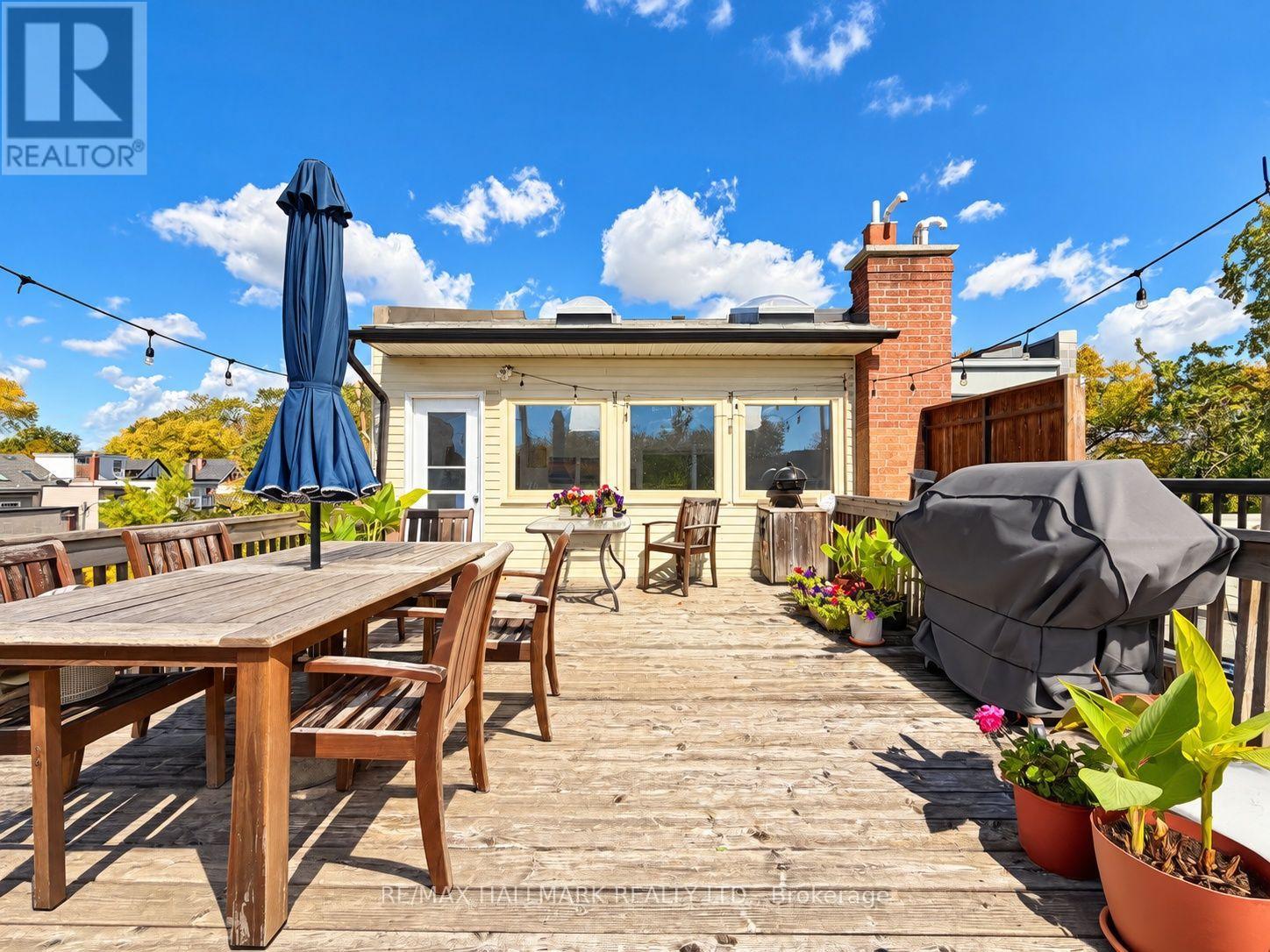 1304 Queen Street E Property Photo 9