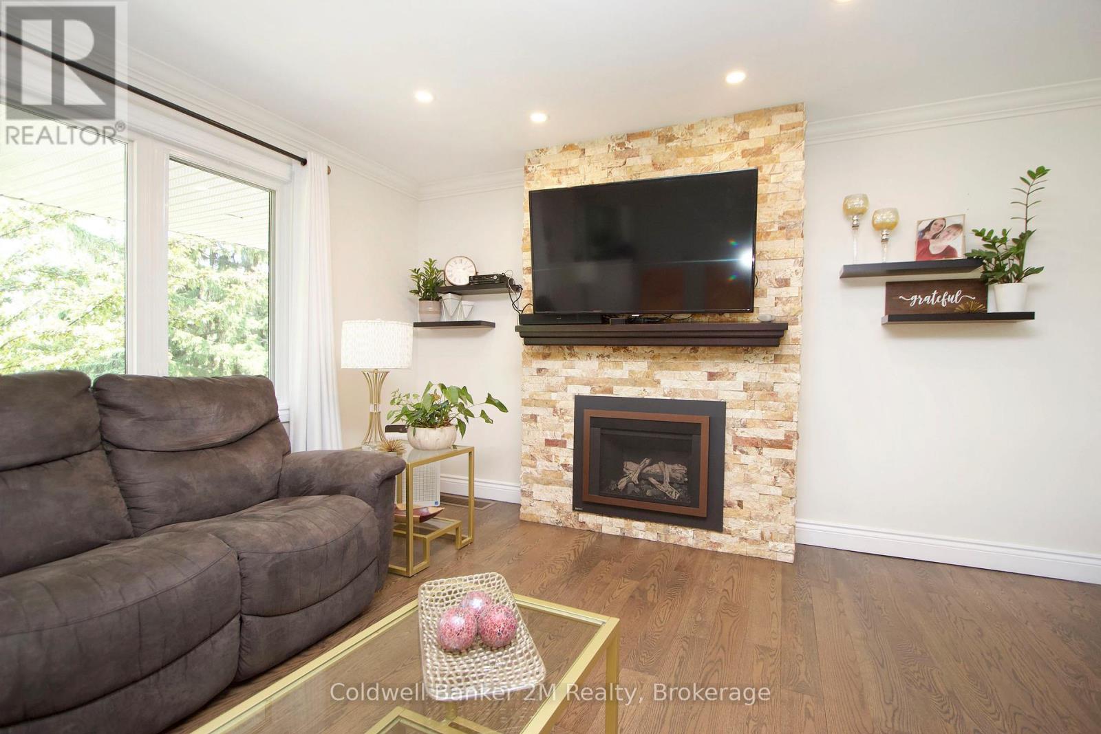276 Park Road N Property Photo 8