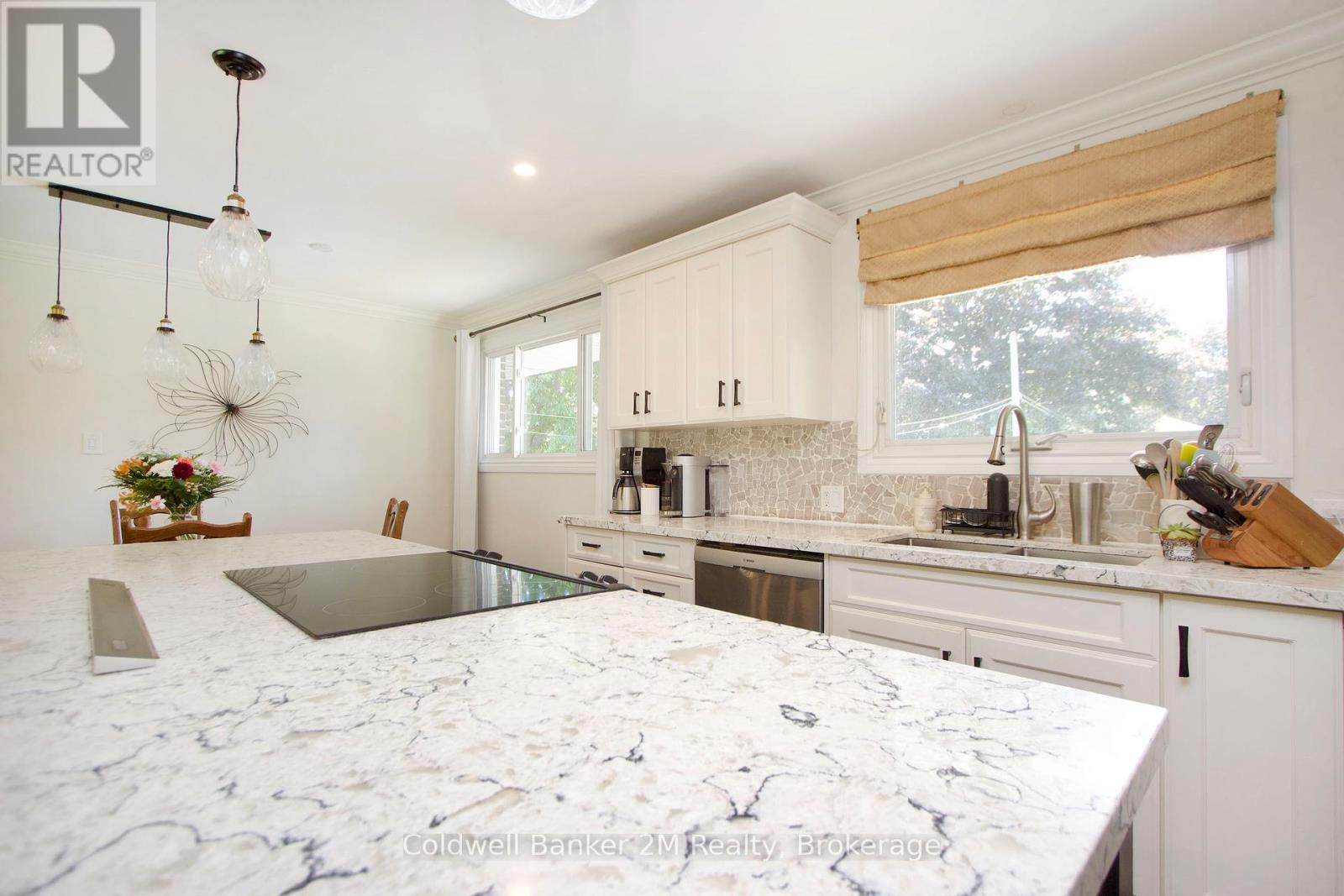 276 Park Road N Property Photo 11
