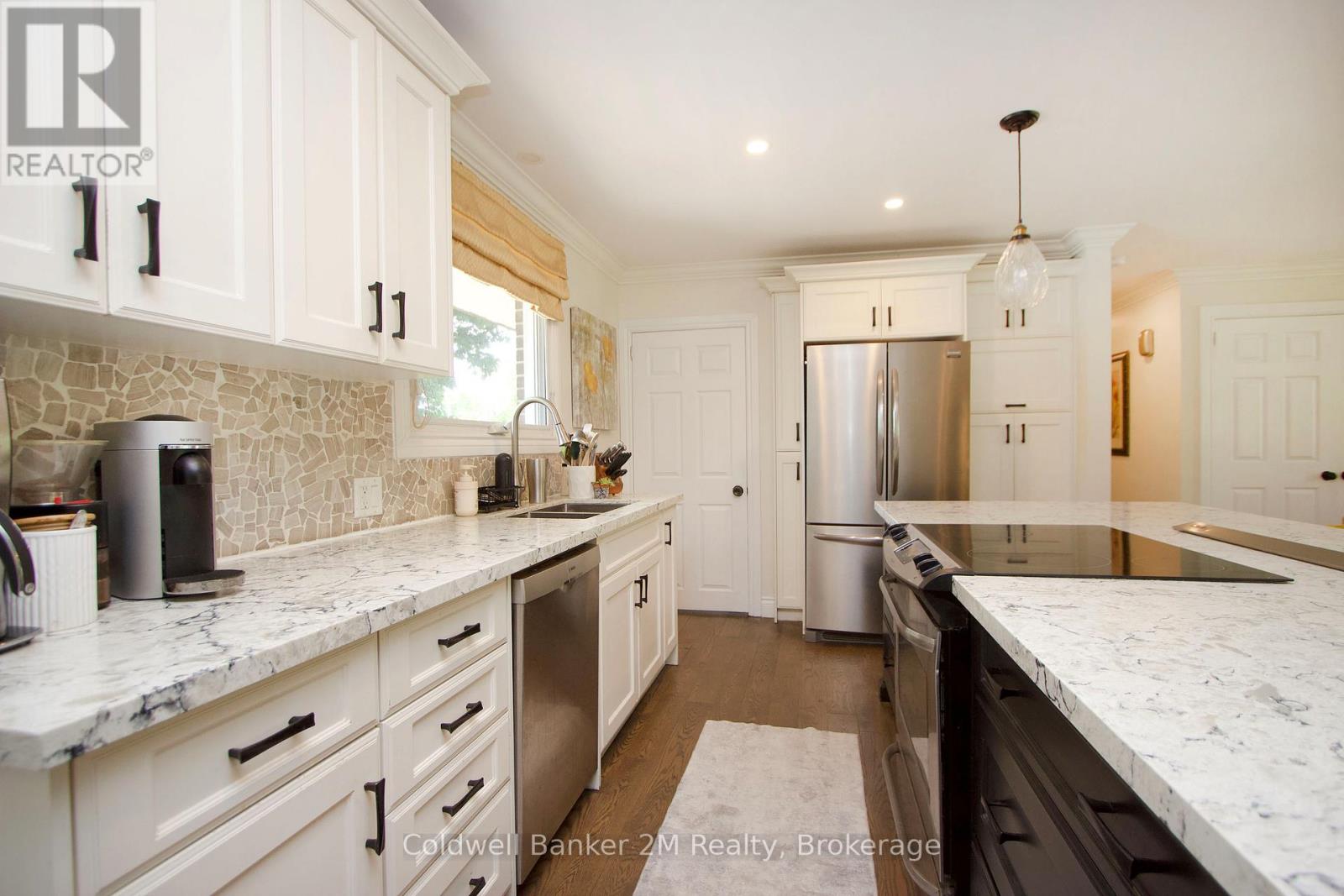 276 Park Road N Property Photo 13