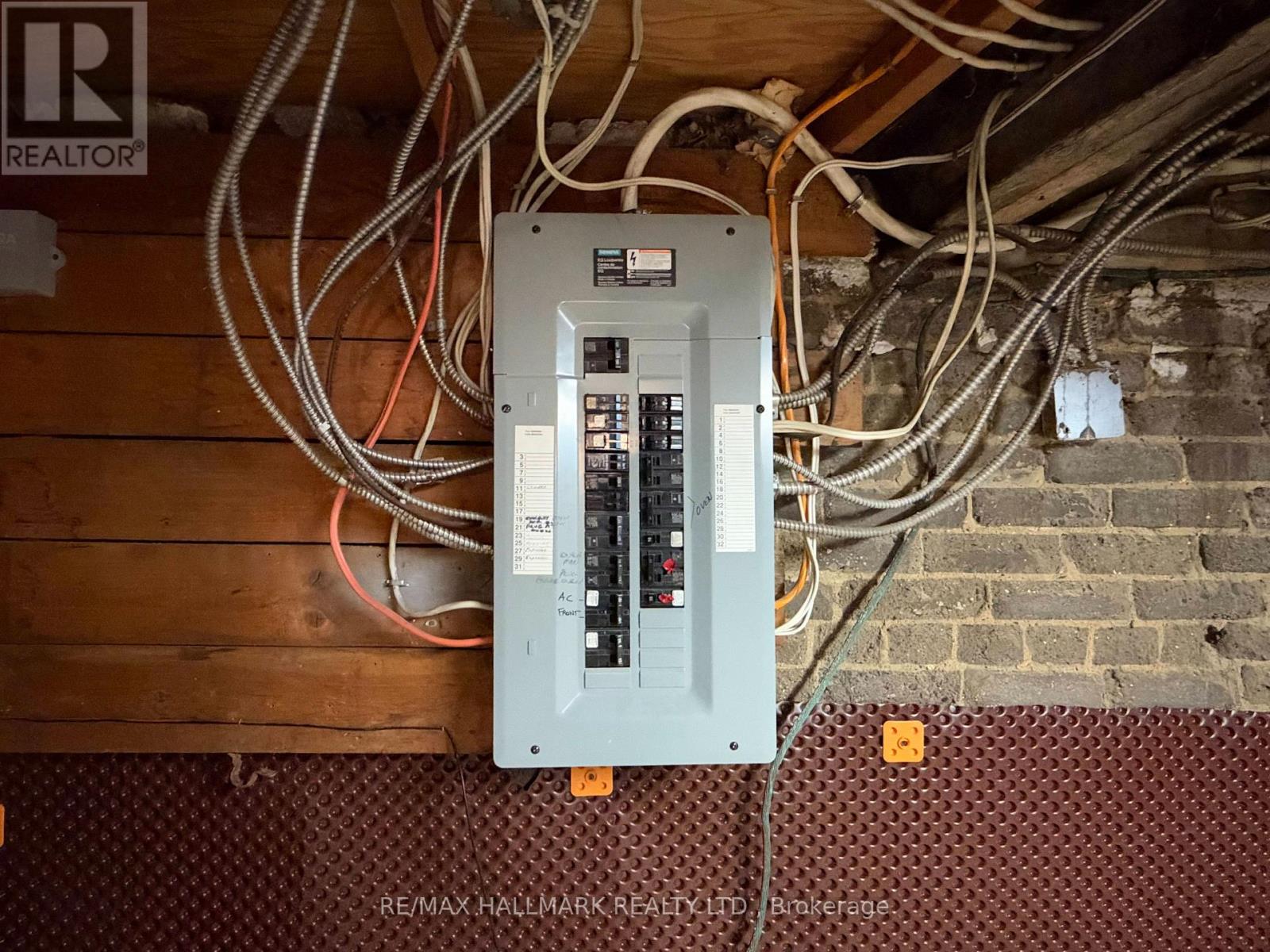 1304 Queen Street E Property Photo 11