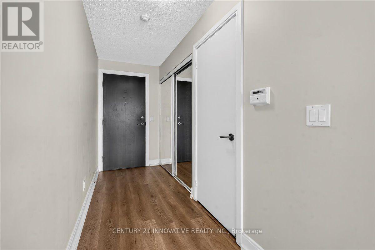 3501 - 125 Village Green Square Property Photo 7