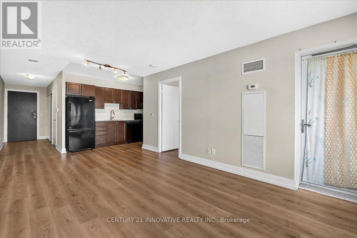 3501 - 125 Village Green Square Property Photo 12