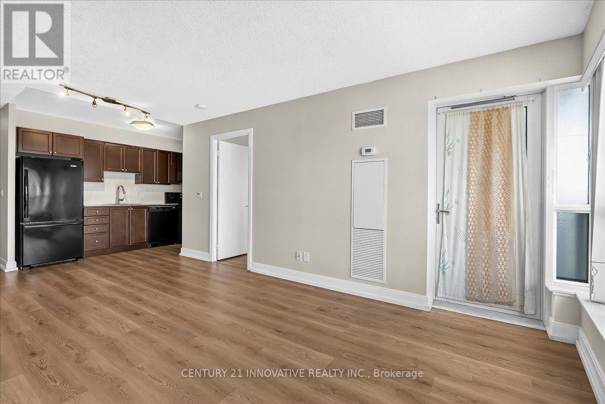 3501 - 125 Village Green Square Property Photo 13