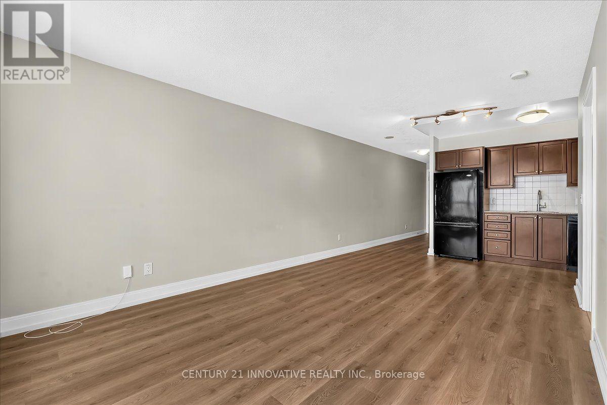 3501 - 125 Village Green Square Property Photo 14