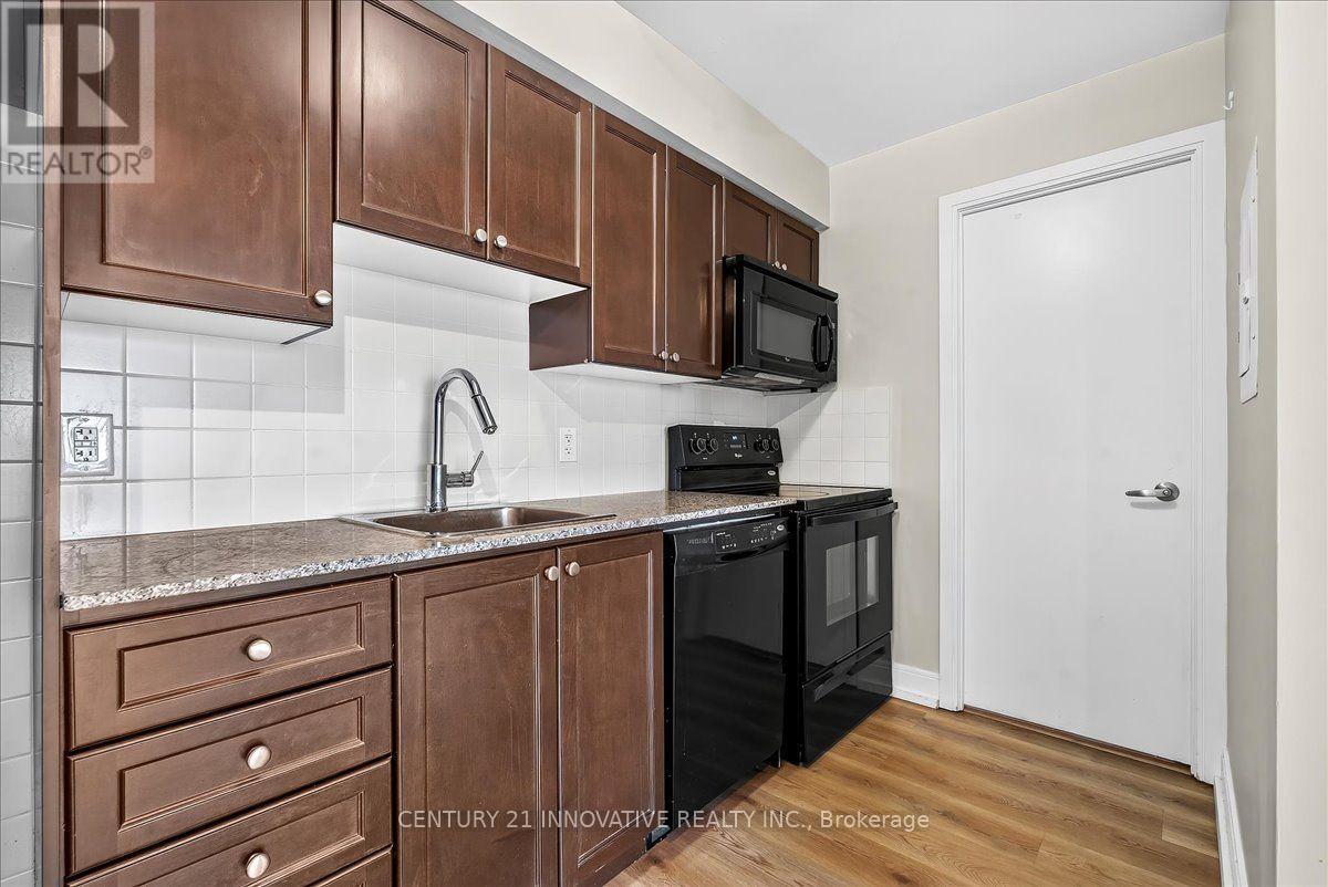 3501 - 125 Village Green Square Property Photo 16