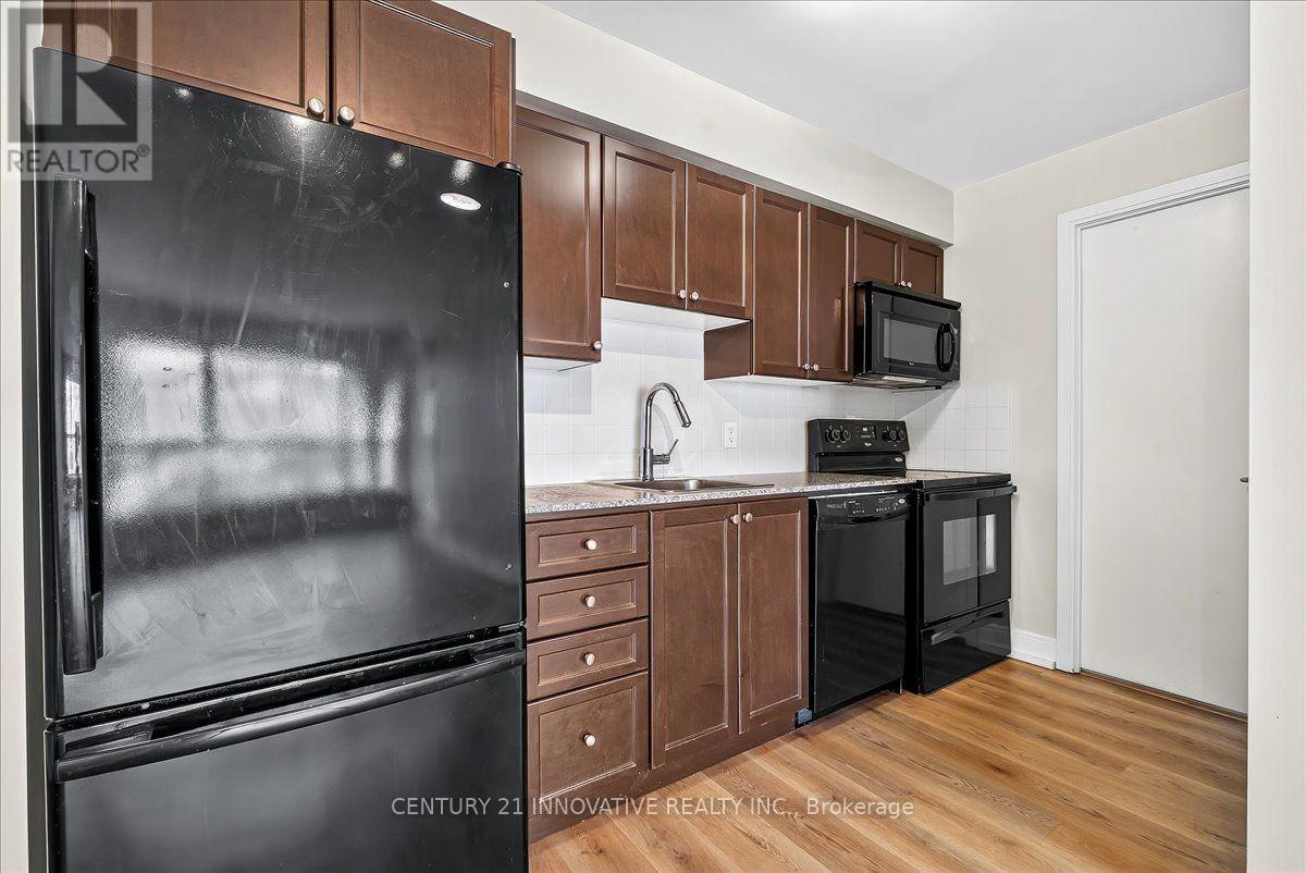 3501 - 125 Village Green Square Property Photo 17