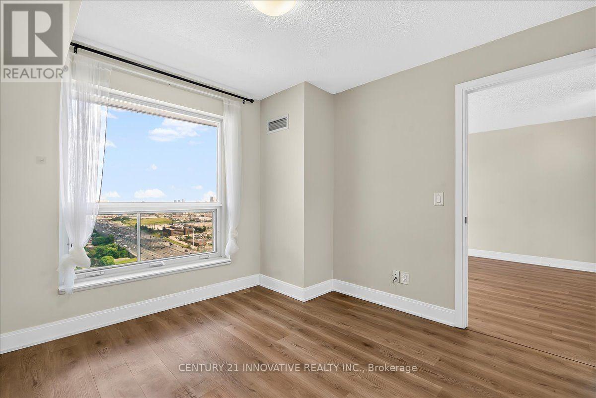 3501 - 125 Village Green Square Property Photo 23