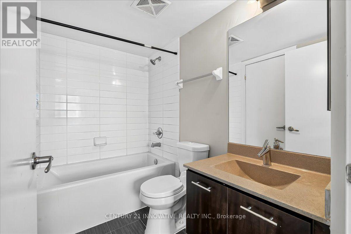 3501 - 125 Village Green Square Property Photo 24