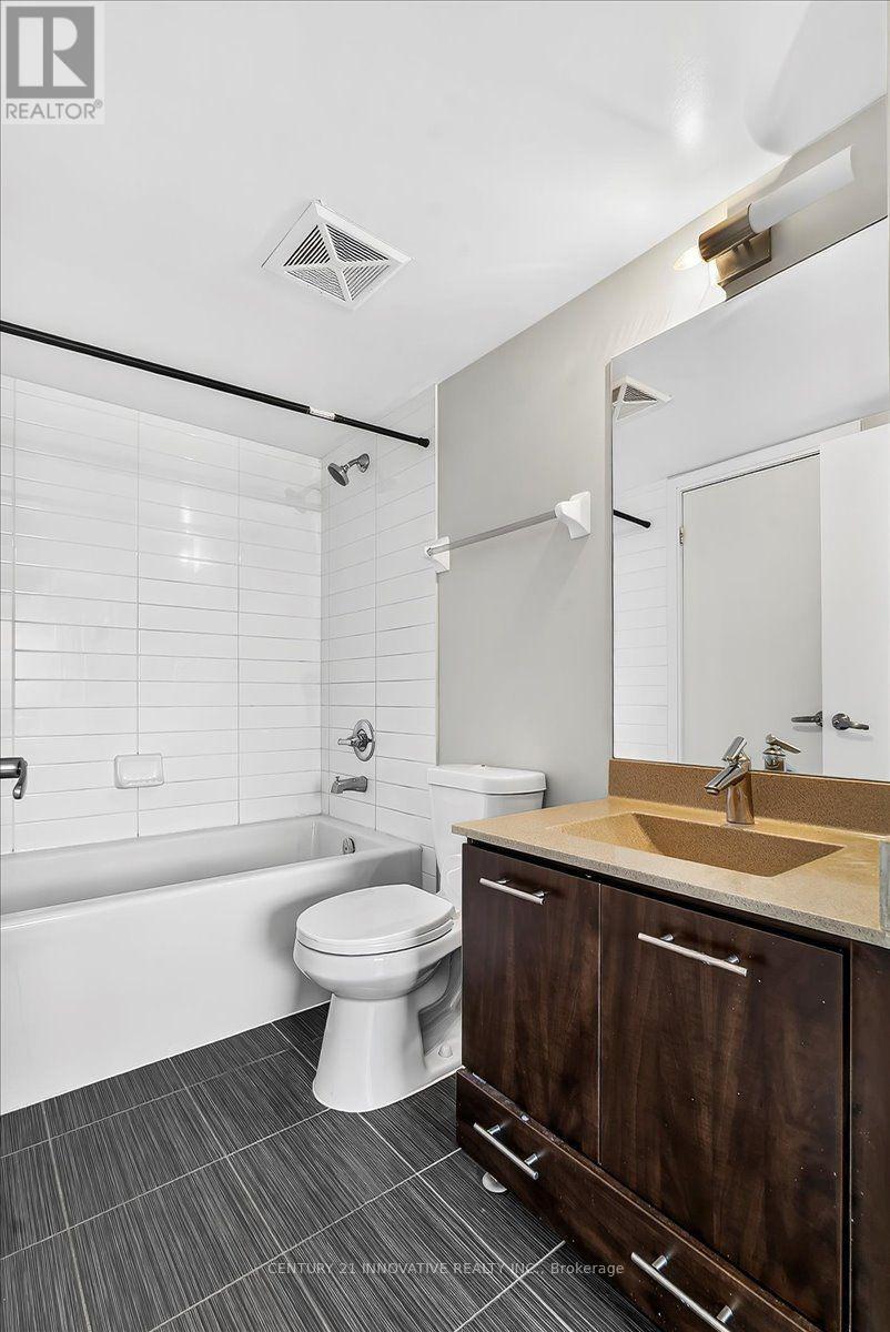3501 - 125 Village Green Square Property Photo 25