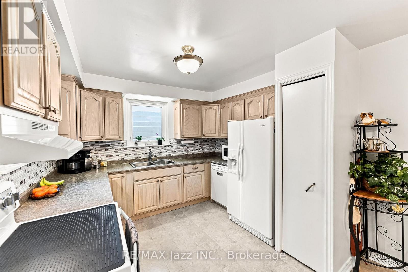76 Chester Crescent Property Photo 12