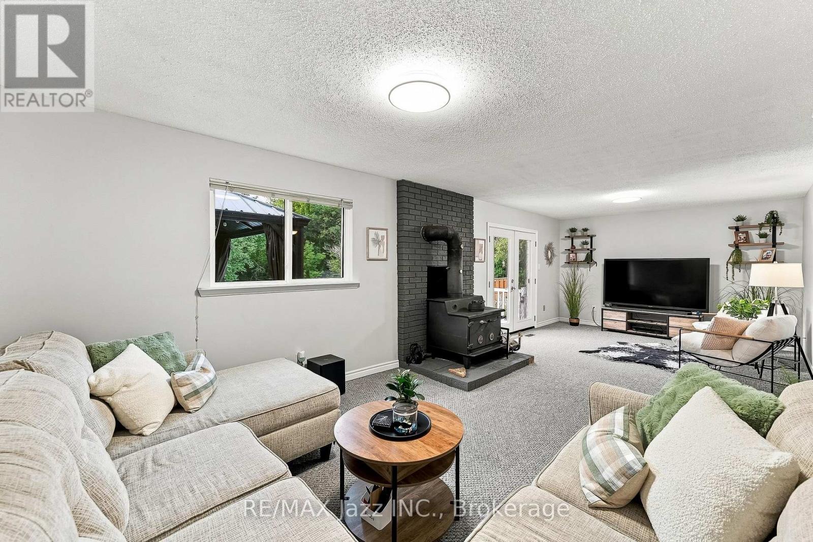76 Chester Crescent Property Photo 16