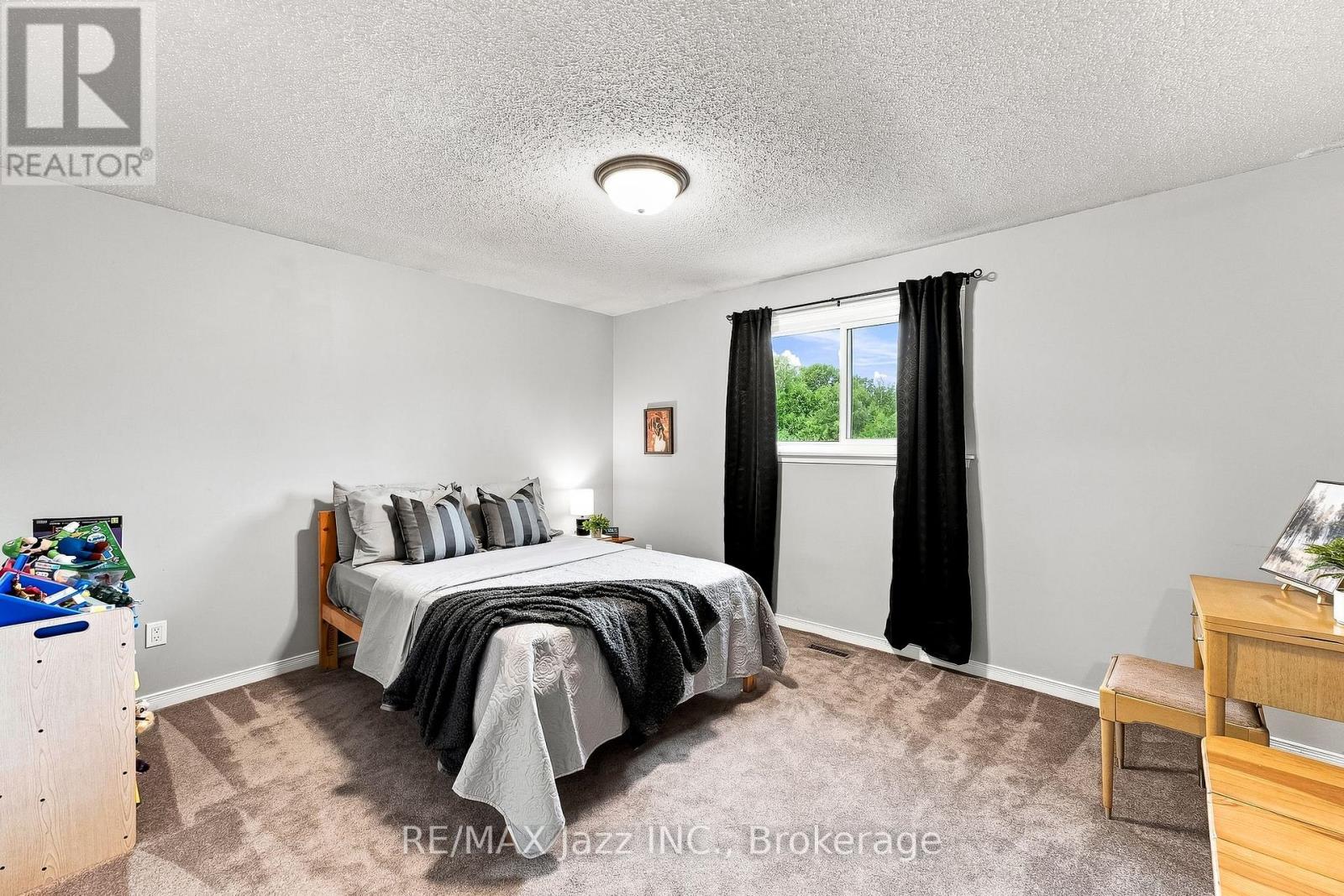 76 Chester Crescent Property Photo 23