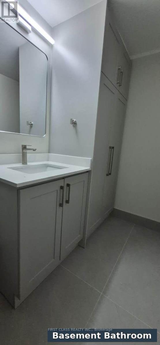 301 Rhodes Avenue Property Photo 4
