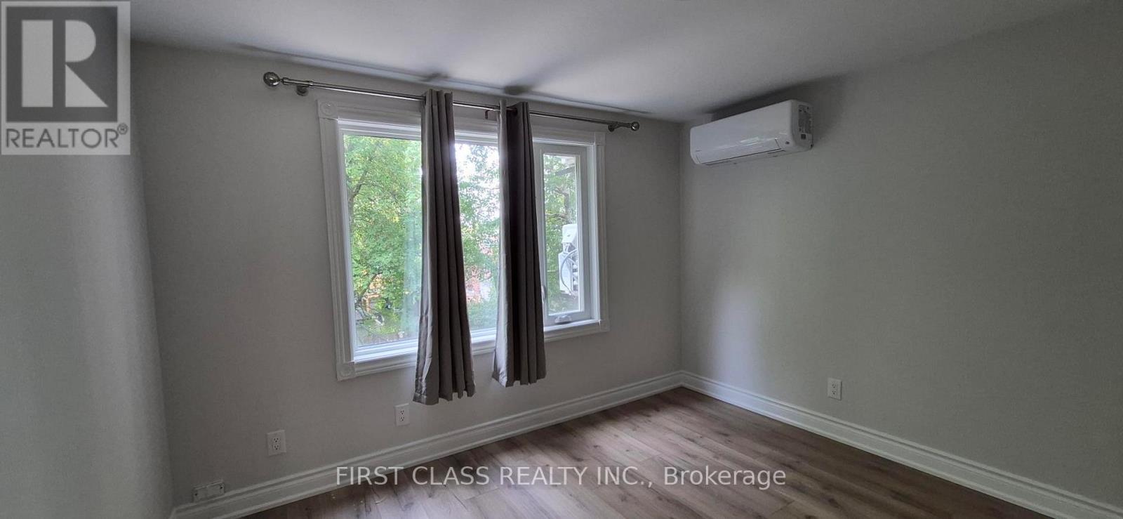 301 Rhodes Avenue Property Photo 11