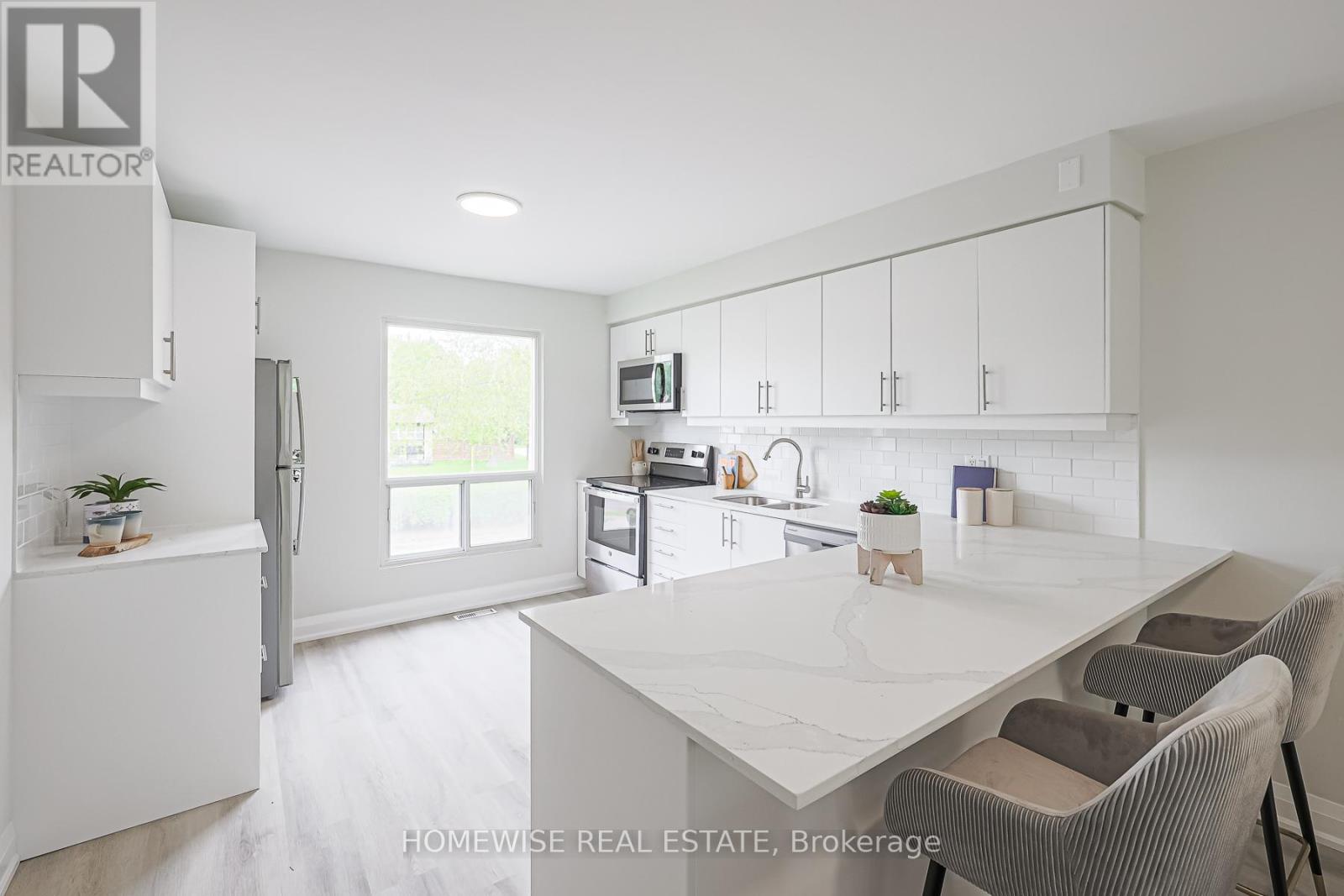 33 - 560 Waverly Street N Property Photo 7