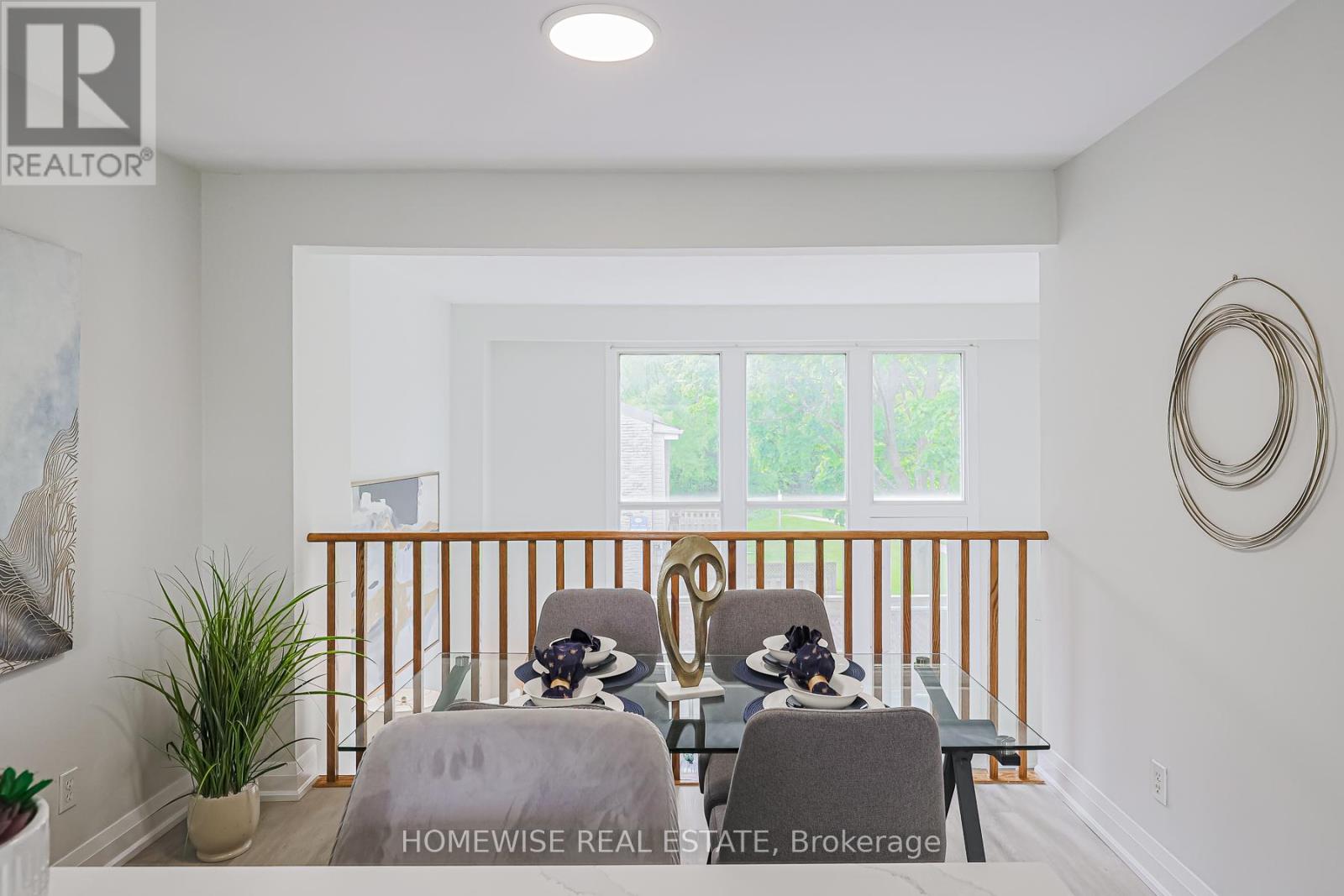 33 - 560 Waverly Street N Property Photo 11