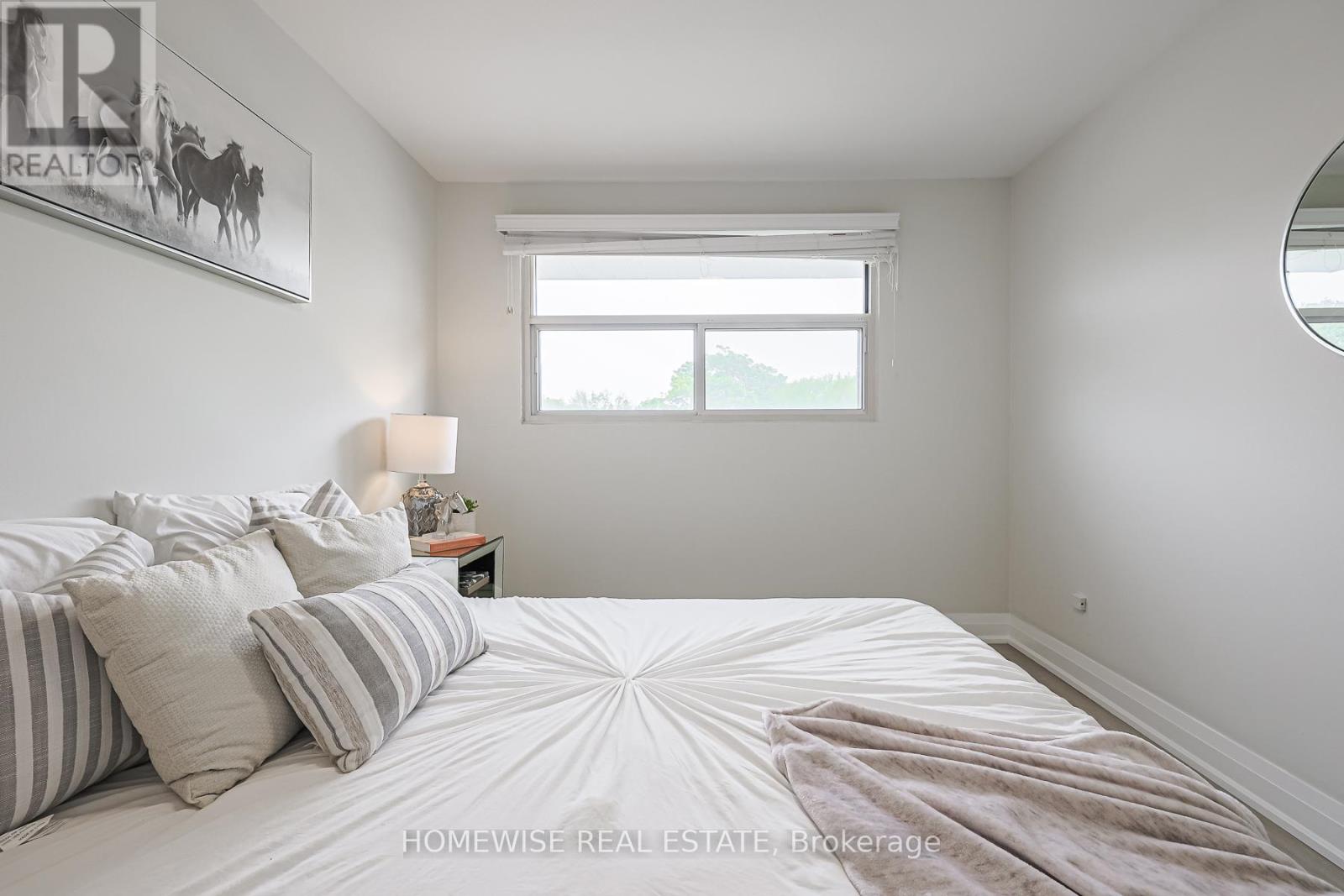 33 - 560 Waverly Street N Property Photo 20