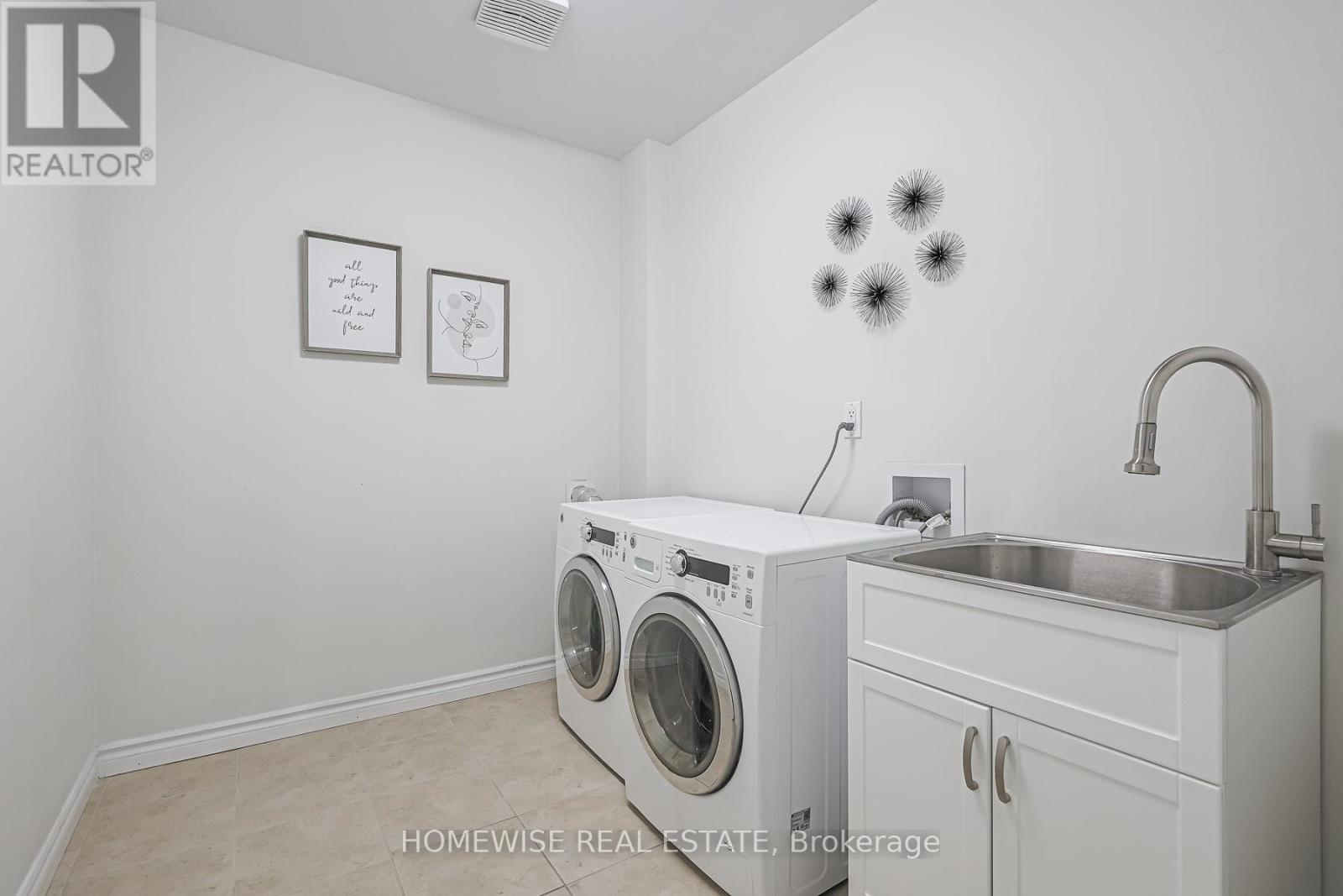 33 - 560 Waverly Street N Property Photo 26