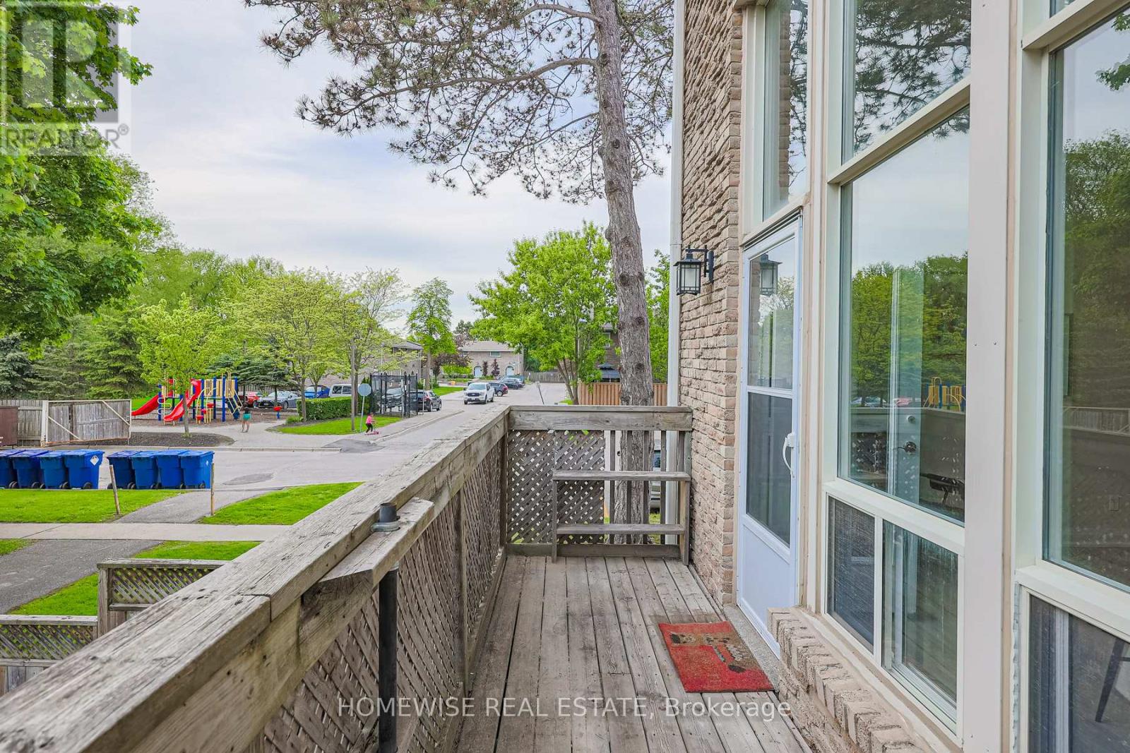 33 - 560 Waverly Street N Property Photo 27