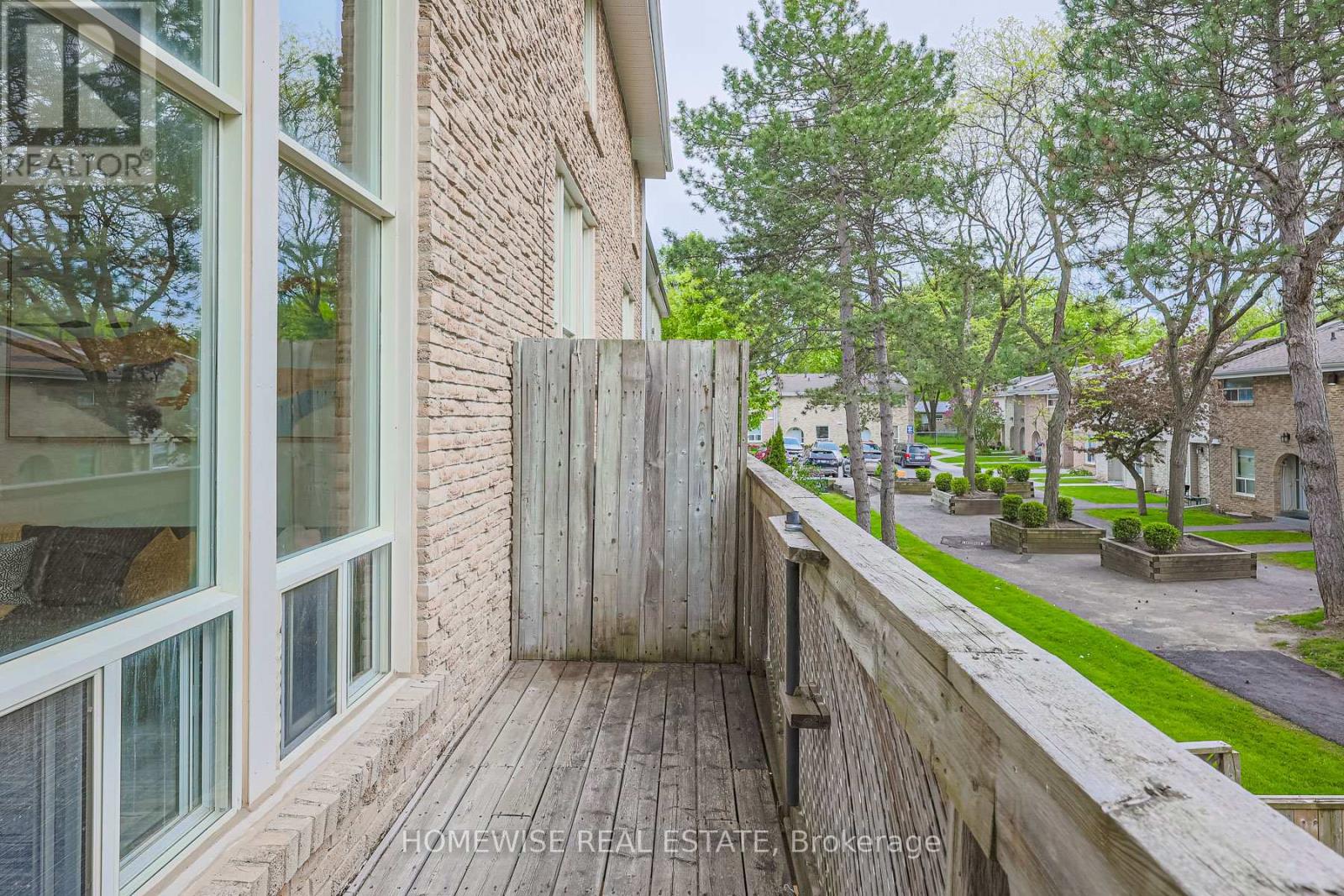 33 - 560 Waverly Street N Property Photo 28