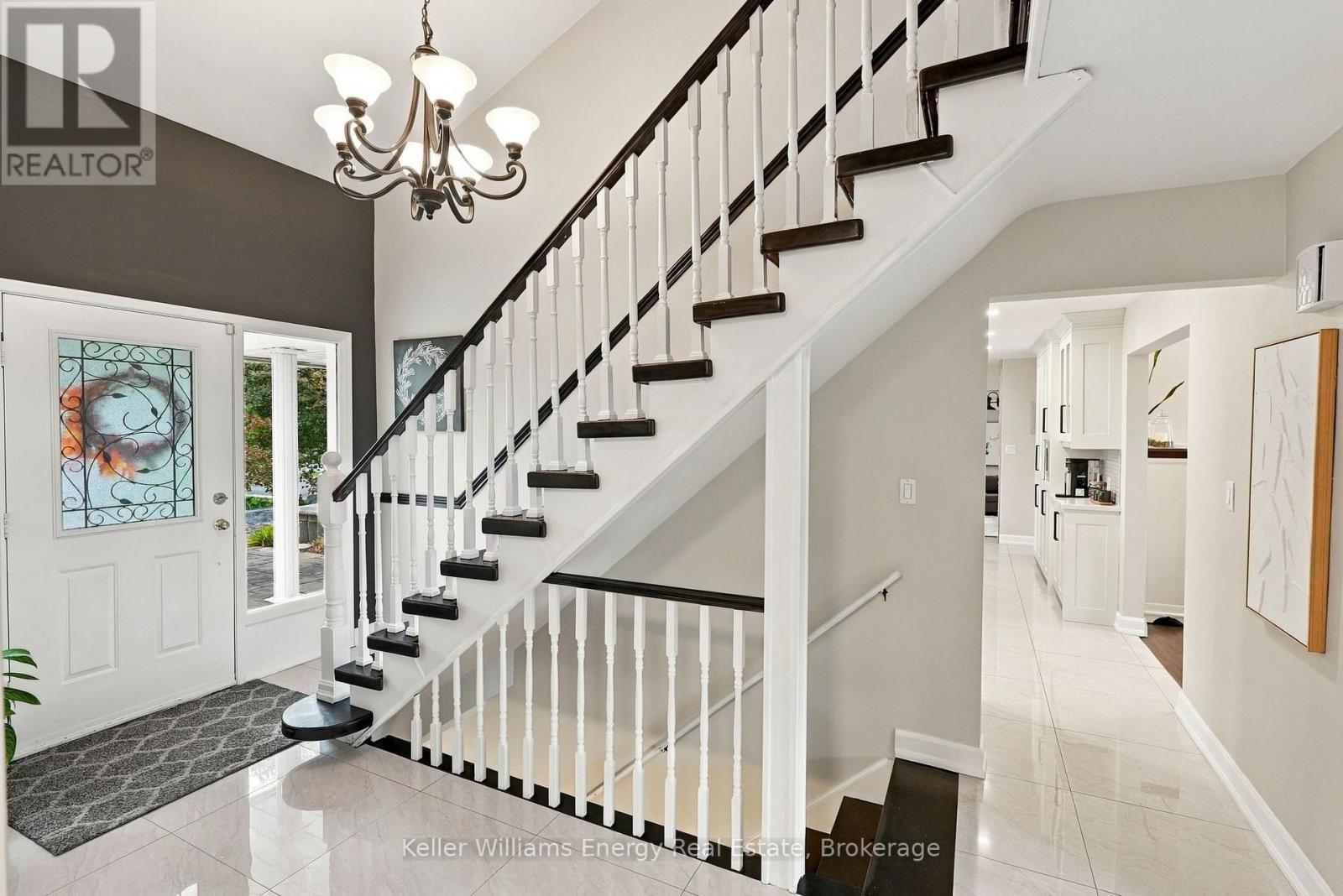 950 Swiss Heights Property Photo 6