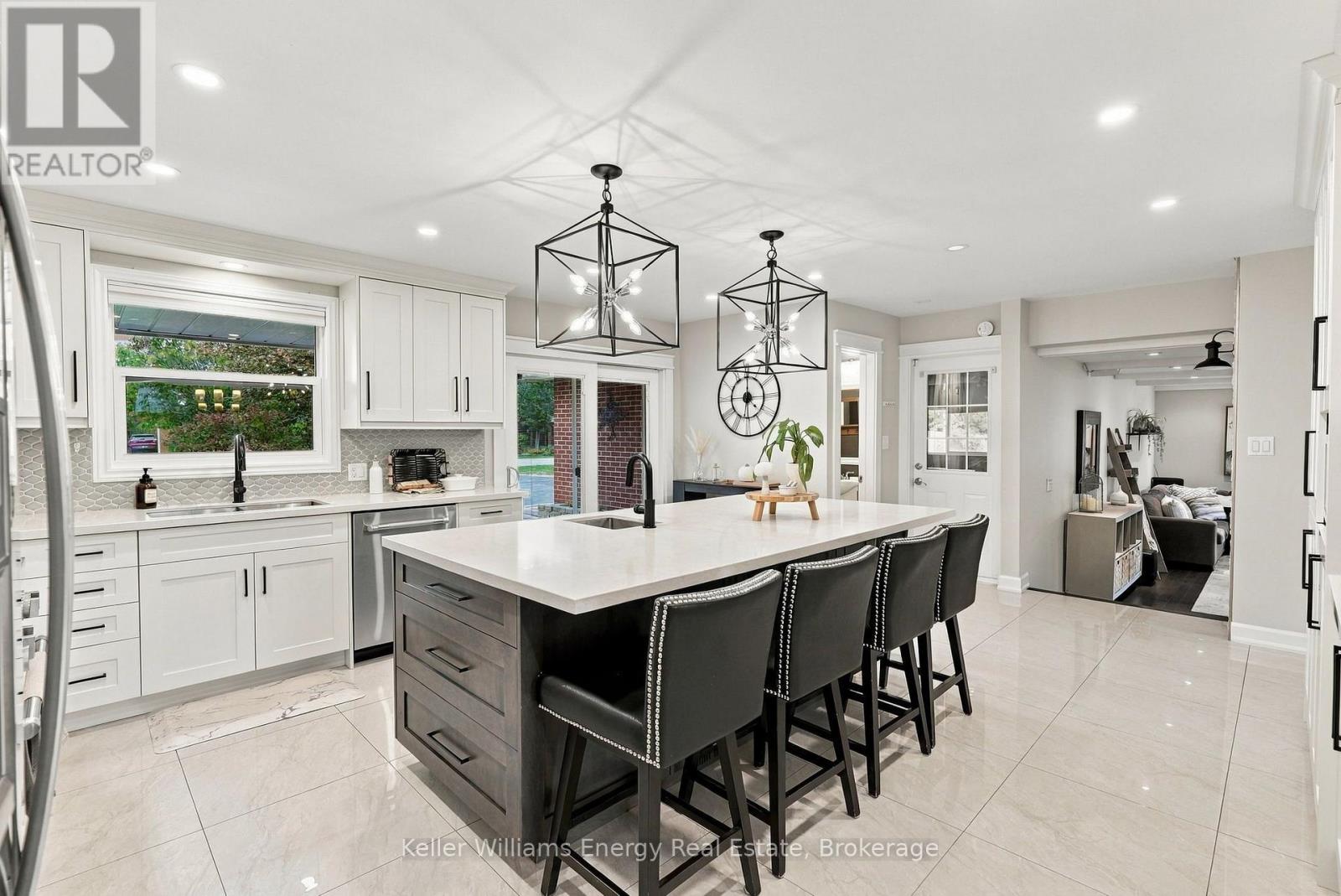 950 Swiss Heights Property Photo 10