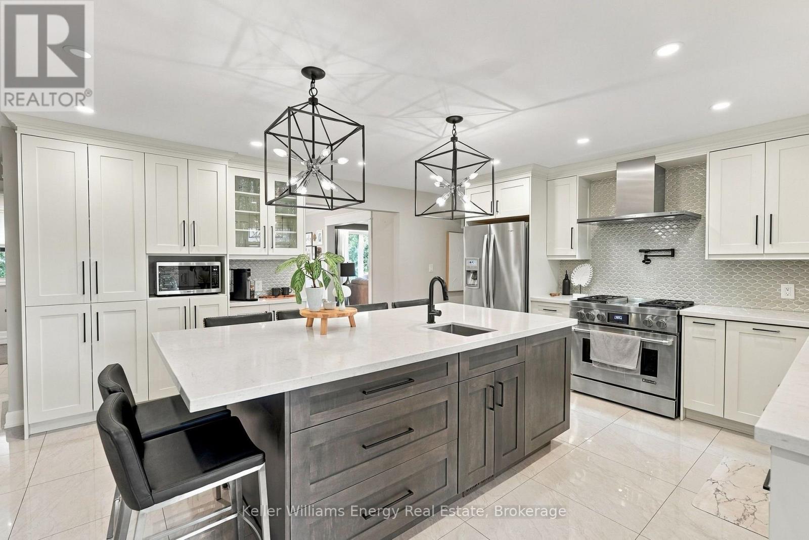 950 Swiss Heights Property Photo 13