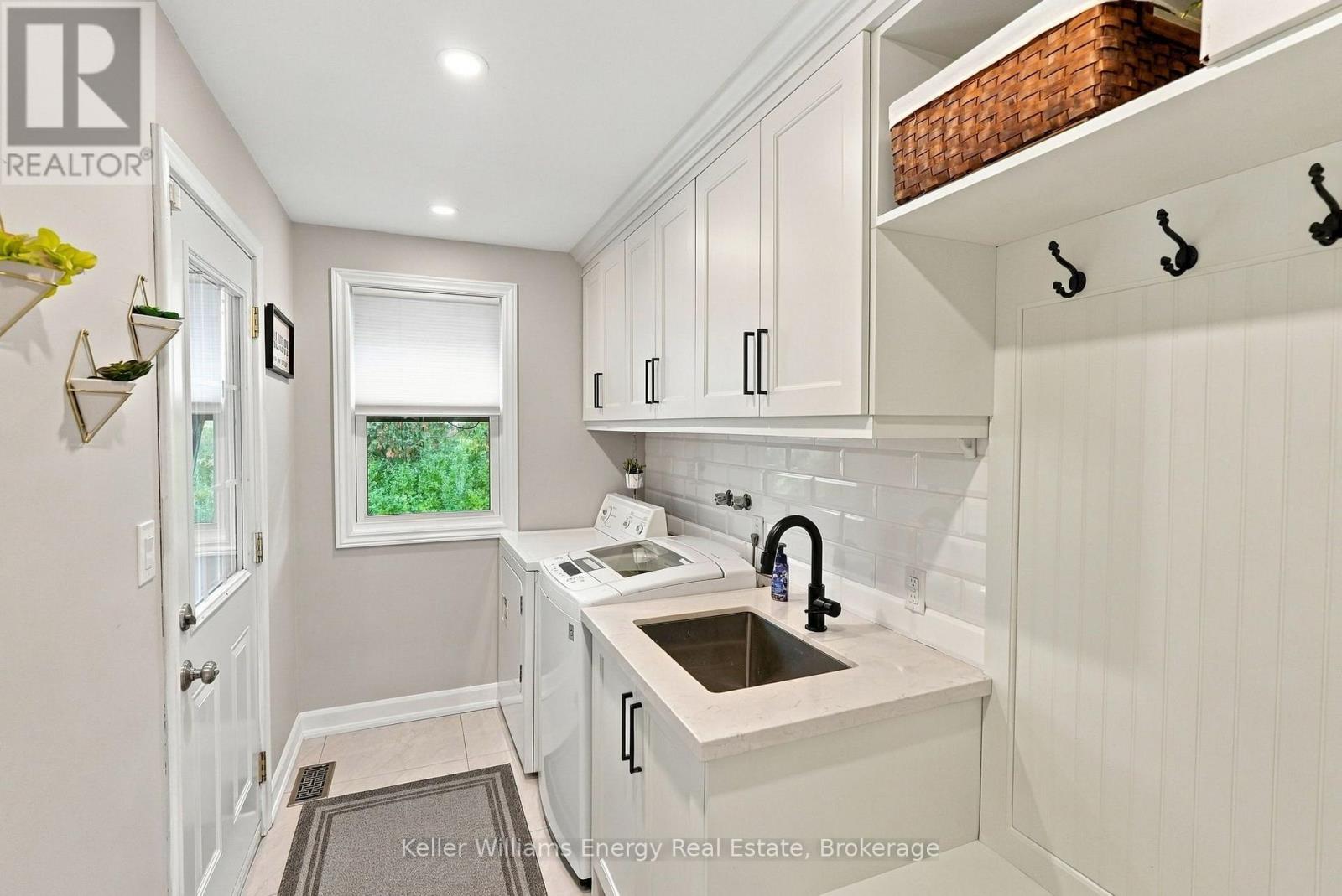 950 Swiss Heights Property Photo 20