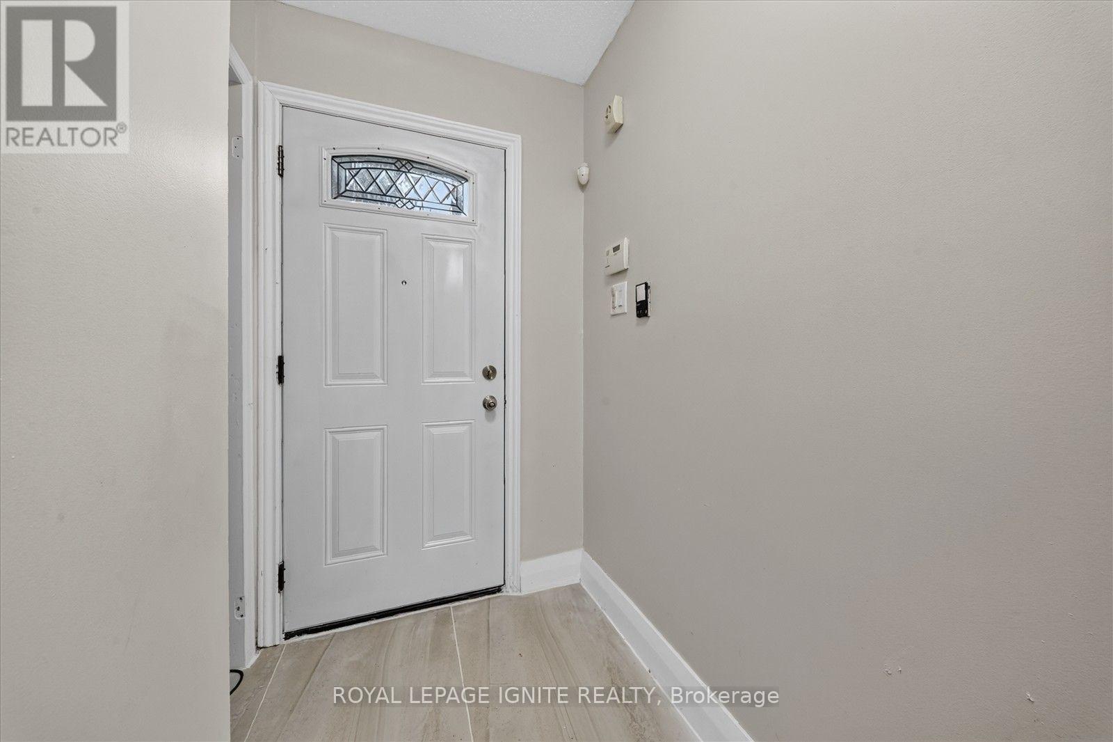 33 - 200 Murison Boulevard Property Photo 3