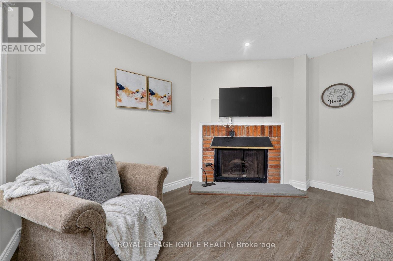 33 - 200 Murison Boulevard Property Photo 10