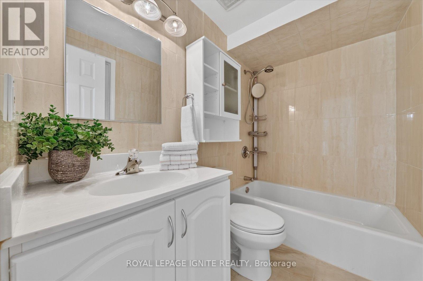 33 - 200 Murison Boulevard Property Photo 21