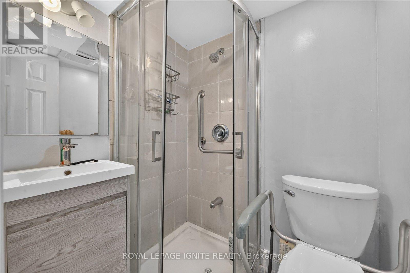 33 - 200 Murison Boulevard Property Photo 29