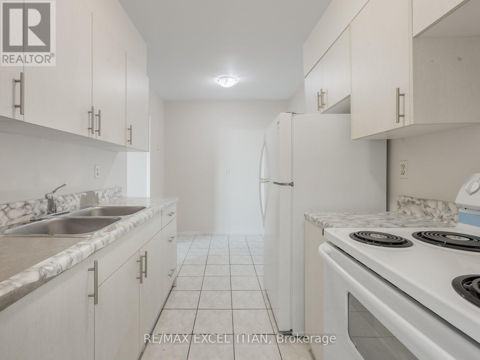 801 - 1385 Midland Avenue Property Photo 16